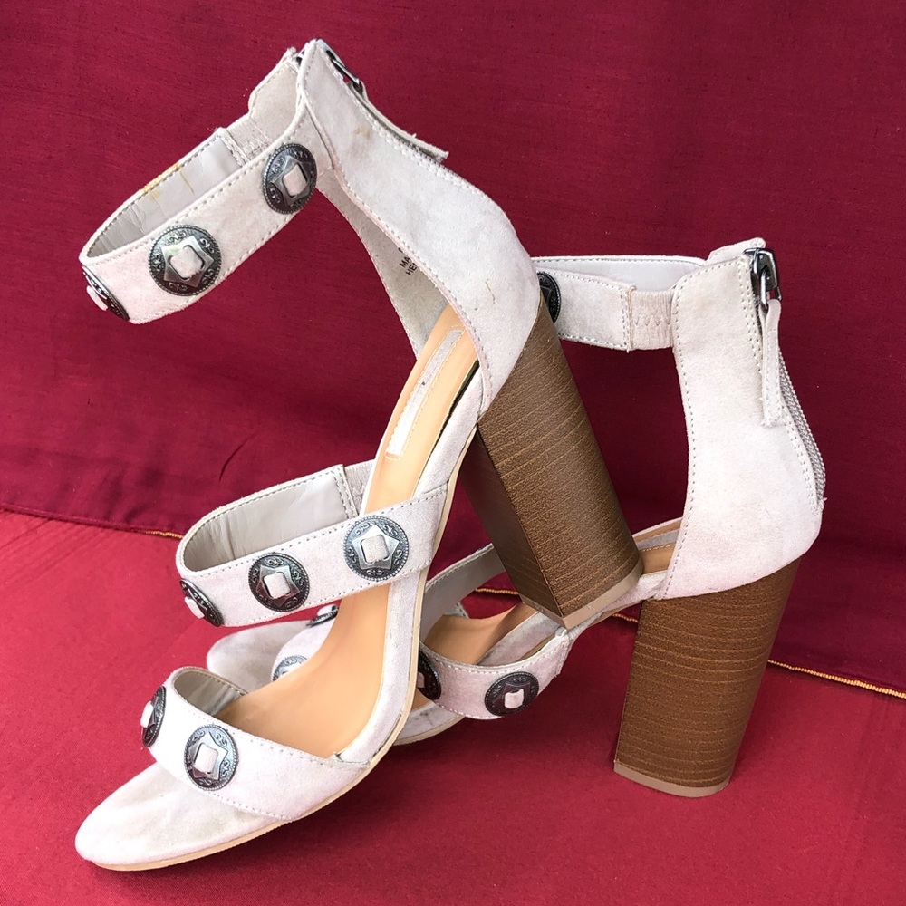 Forever 21 Gray Sandal